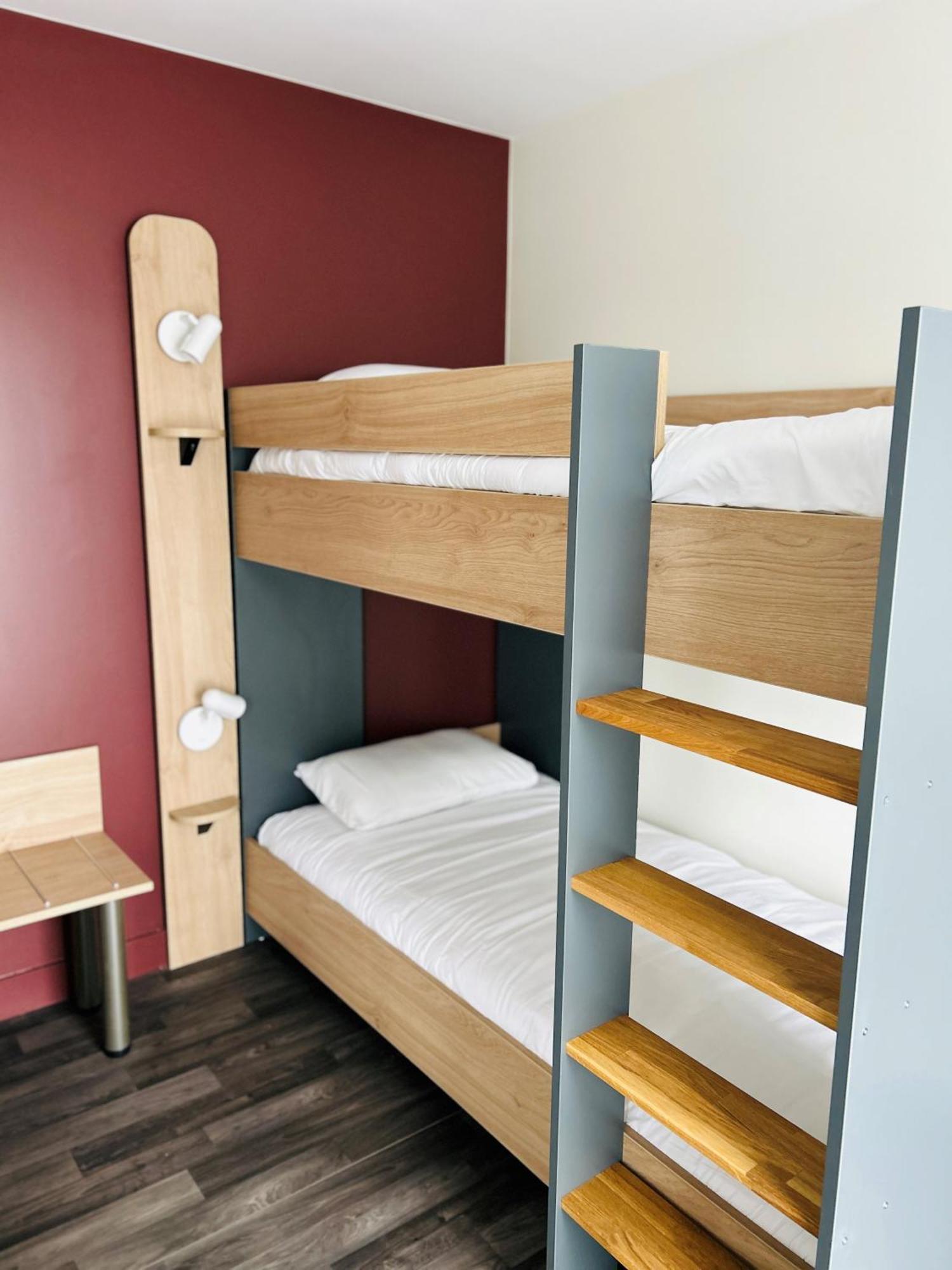 Wood Bordeaux Aeroport Hotel 2*